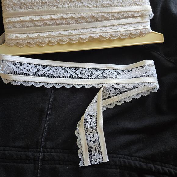 Gunne Sax by Jessica Vintage 1 3/4"‎ Ivory Lace Trim Satin Edge Old New Stock - Picture 7 of 9